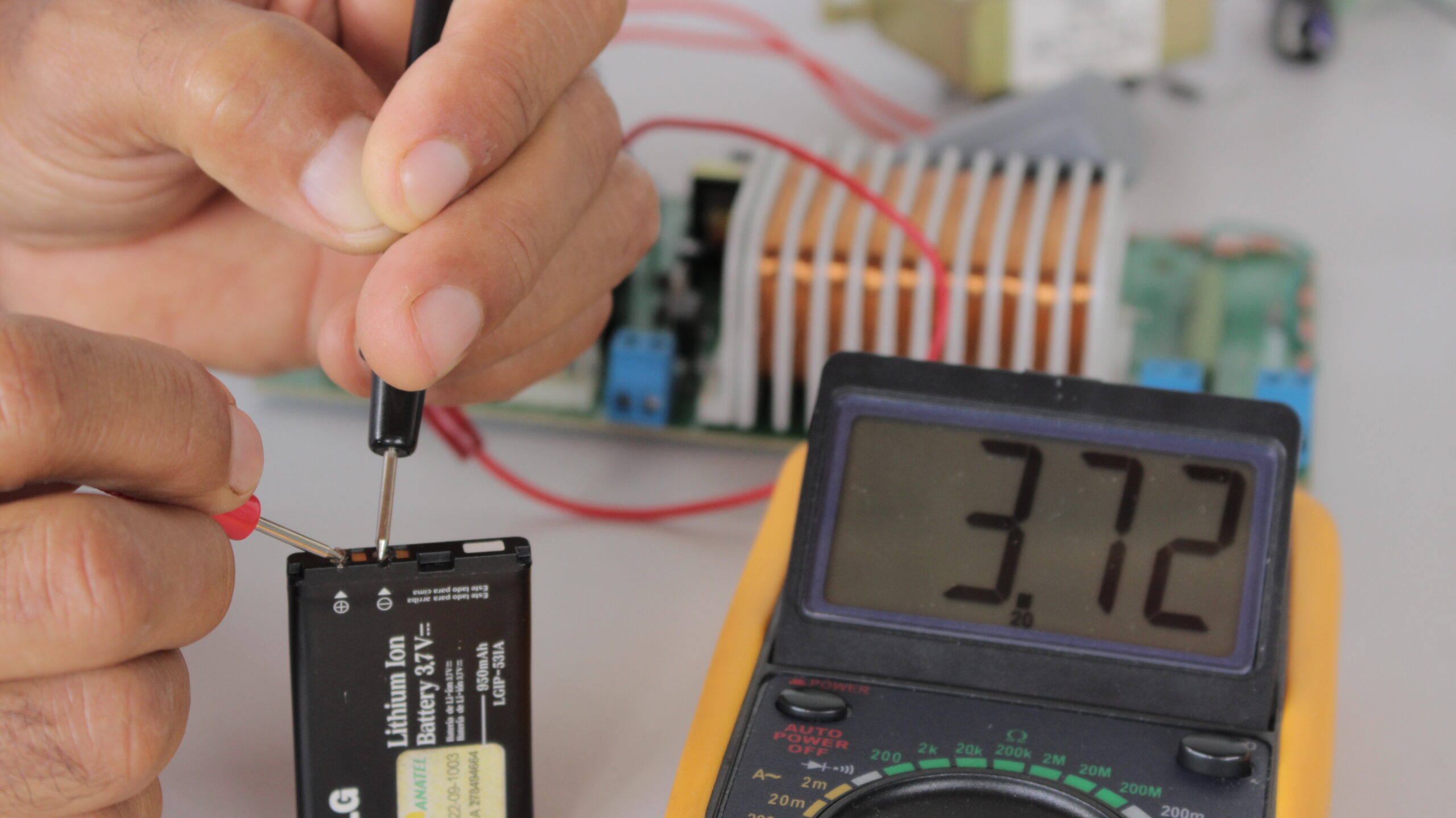 O Que é e Como Funciona a Manutenção em Elétrica e Eletrônica