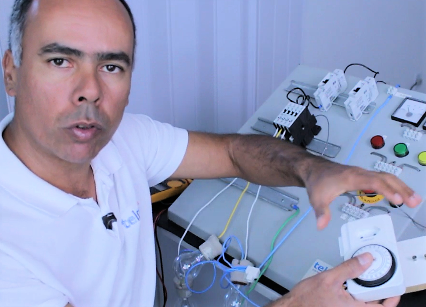 Iluminação Controlada por Contator, Foto Célula e Timer