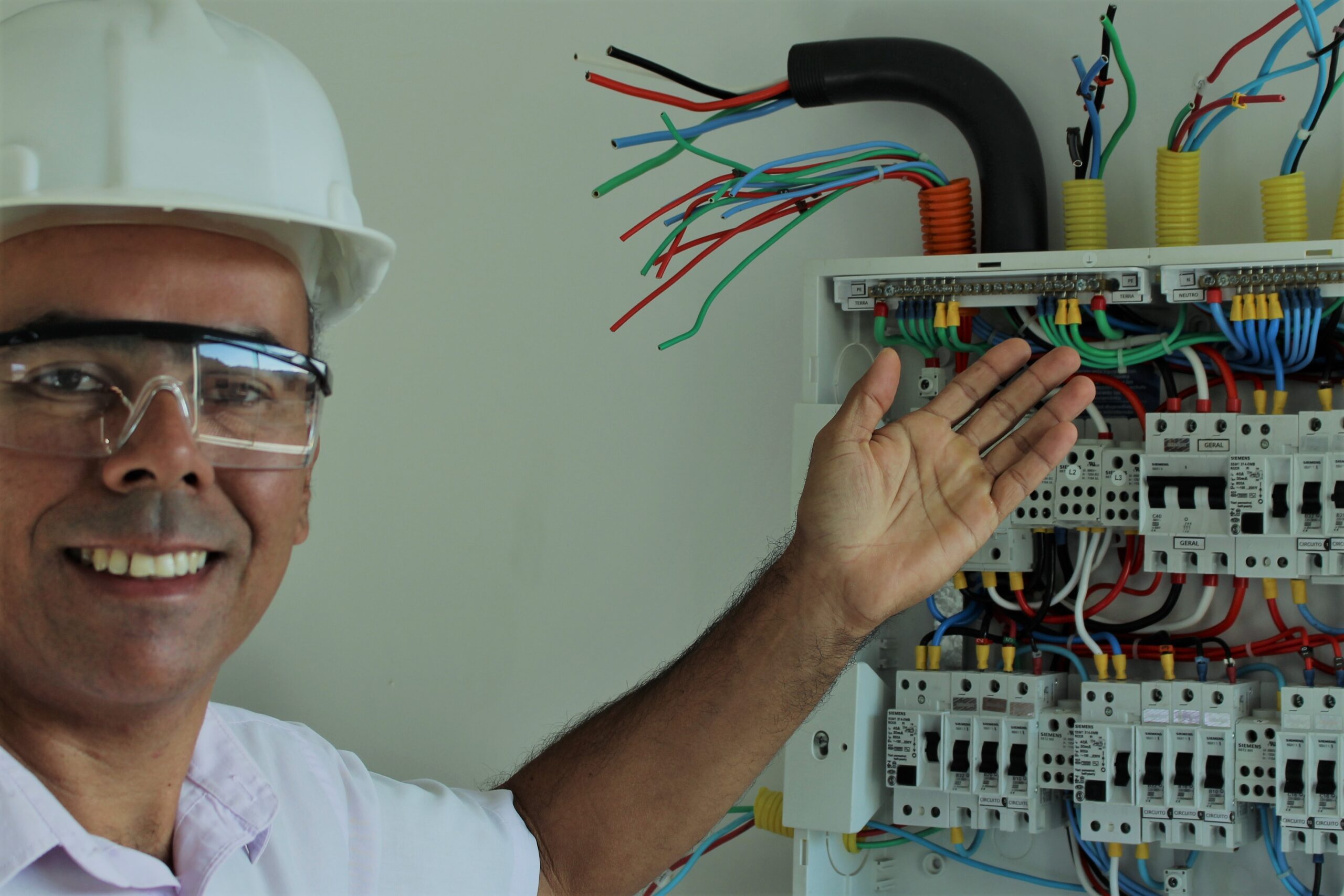 Um bom Curso de Eletricista, pode mudar vidas.